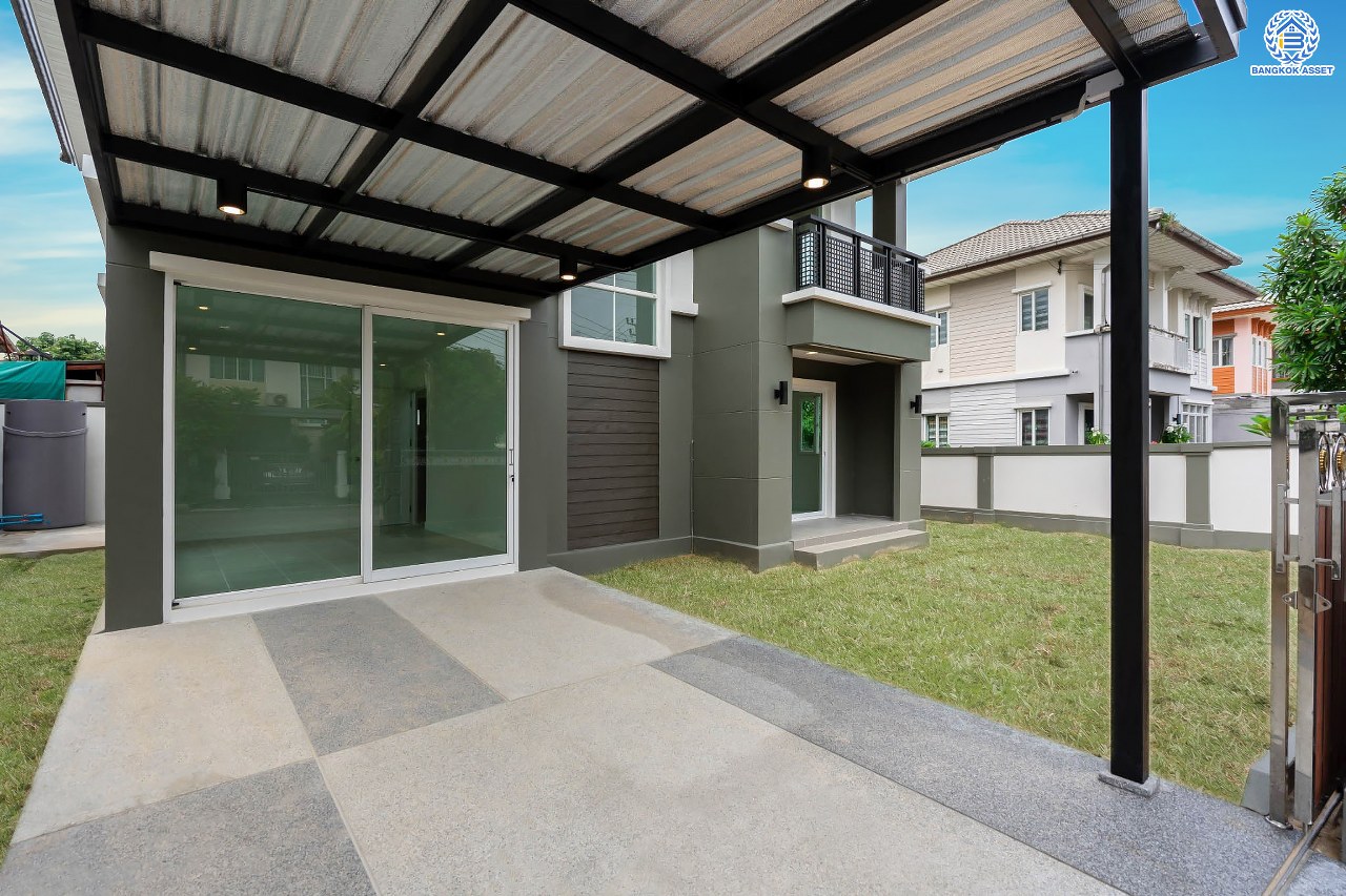 บ้านมือสองตกแต่งใหม่ ม.พฤกษาวิลเลจ11 ท่าอิฐ เนื้อที่ 52.5 ตร.ว. ฟังก์ชันพร้อม 3 ห้องนอน 2 ห้องน้ำ 1 ห้องอเนกประสงค์ จอดรถได้ 1 คัน บนทำเลศักยภาพ เข้า-ออกได้ทั้ง ถนนรัตนาธิเบศร์ และถนนราชพฤกษ์ ใกล้รถไฟฟ้าสายสีม่วง "สถานีบางรักน้อยท่าอิฐ"